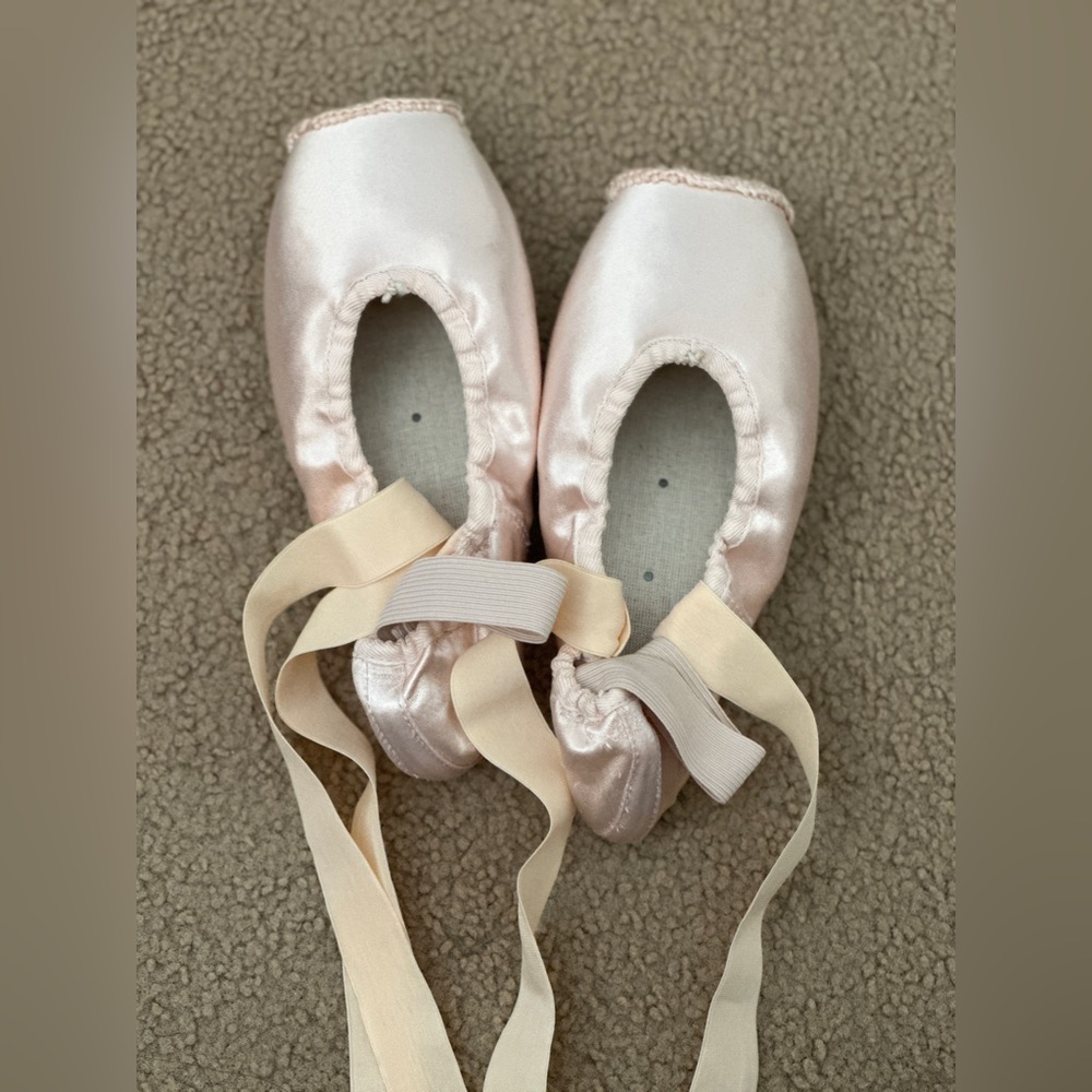 RUSSIAN POINTE AKOYA POINTE SHOE